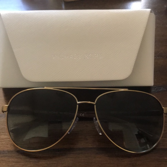 Authentic. New . MICHAEL KORS
MK5007 HVAR - Picture 3 of 6